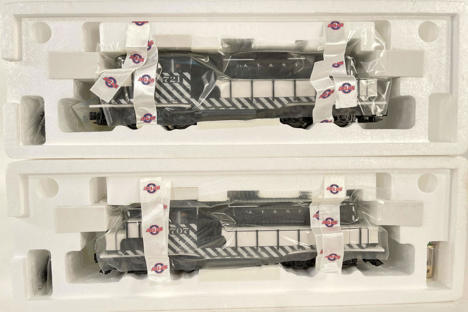 Atlas O Gauge GP-9 ATSF Diesel x 2, in Original (1 of 1)