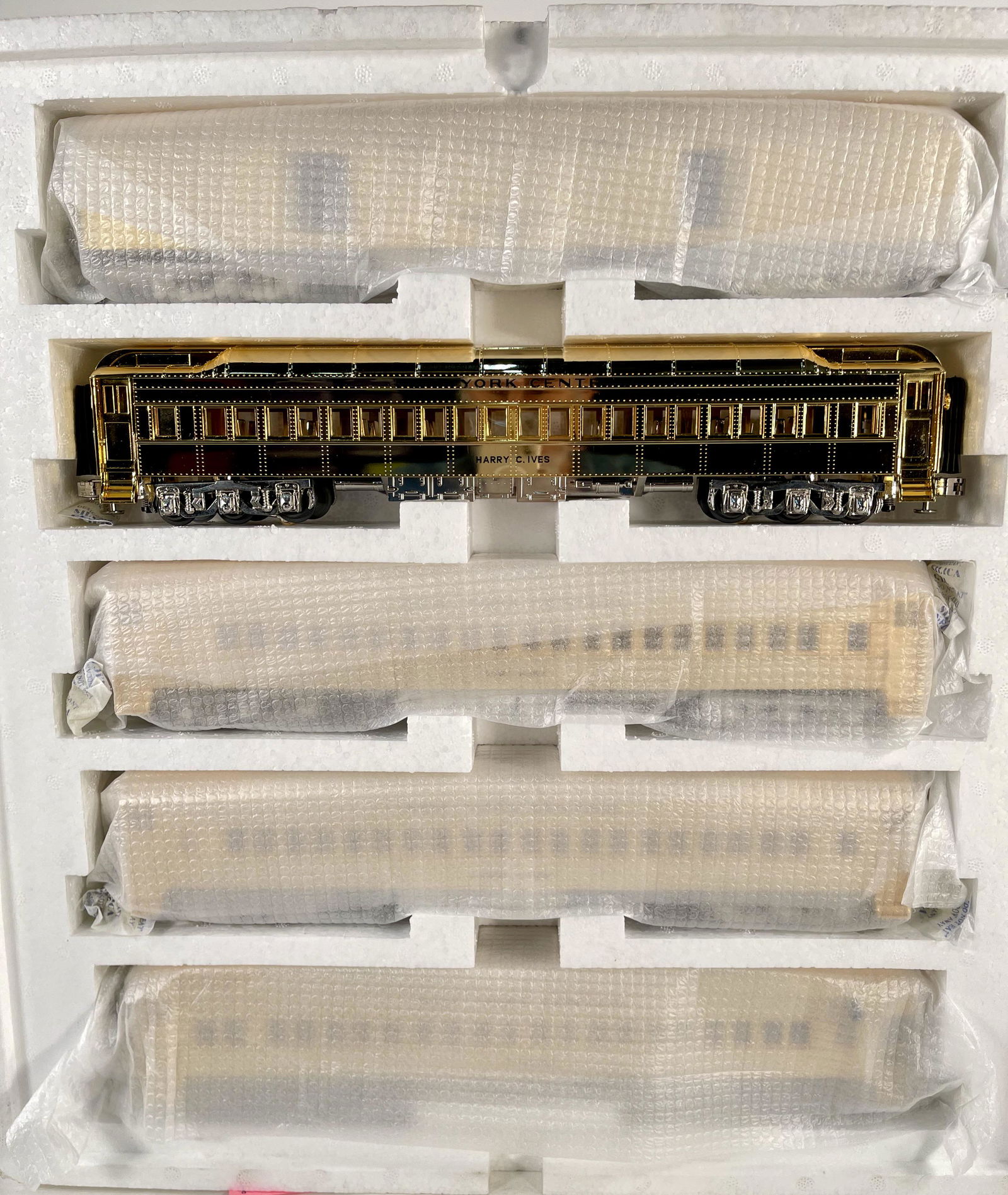 MTH Millennium O Gauge Gold Plated 5-Pak Madison (1 of 2)