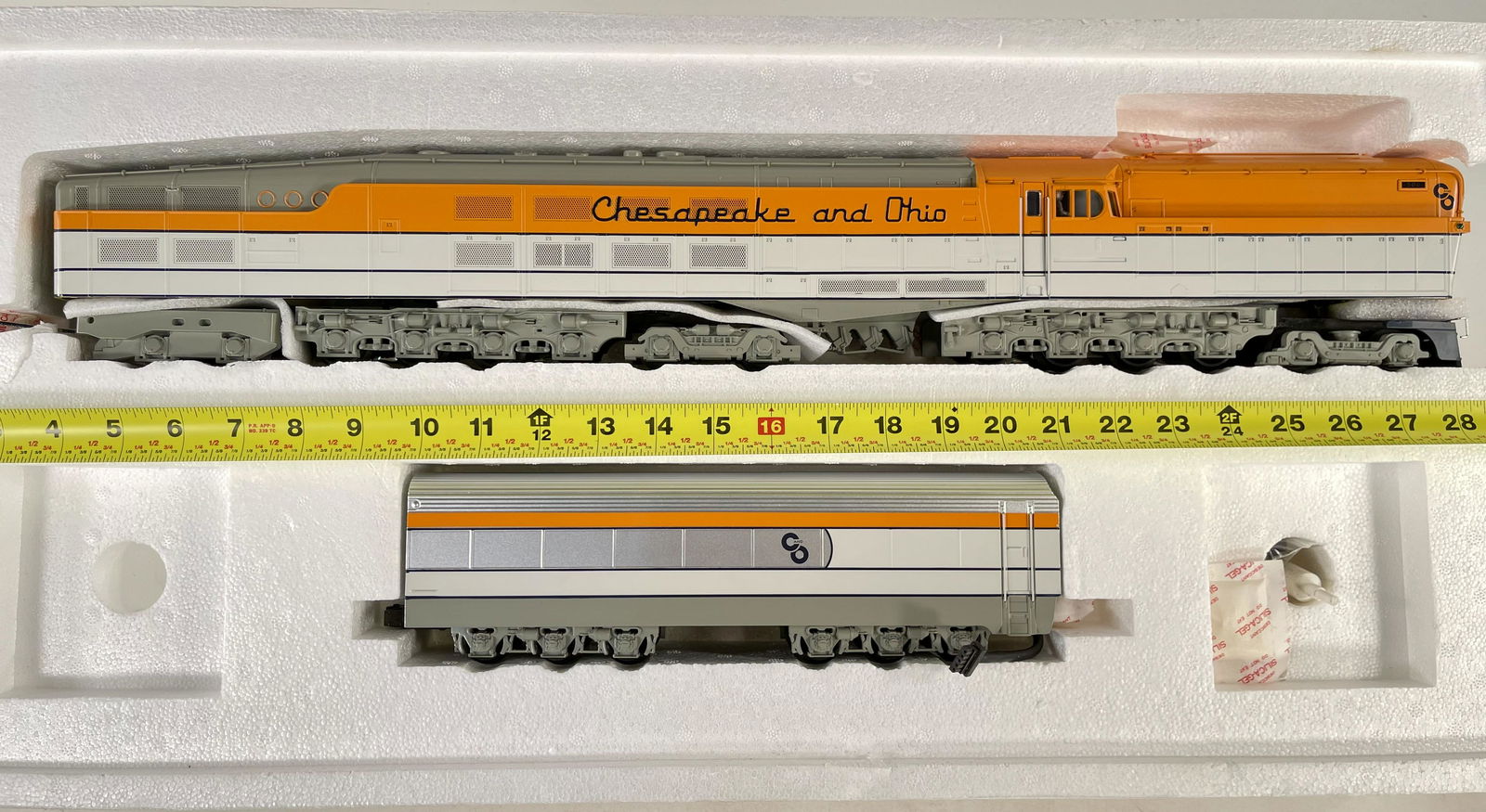 MTH O Gauge Chesapeake and Ohio Streamliner in Original (1 of 3)