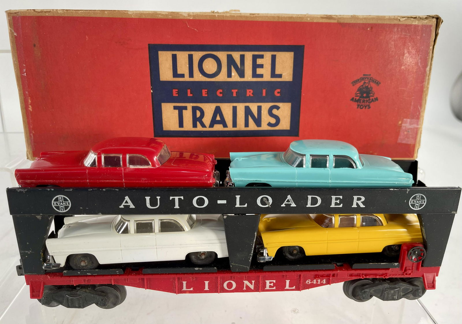 Postwar Lionel O Gauge 6414 Auto Loader with (1 of 6)