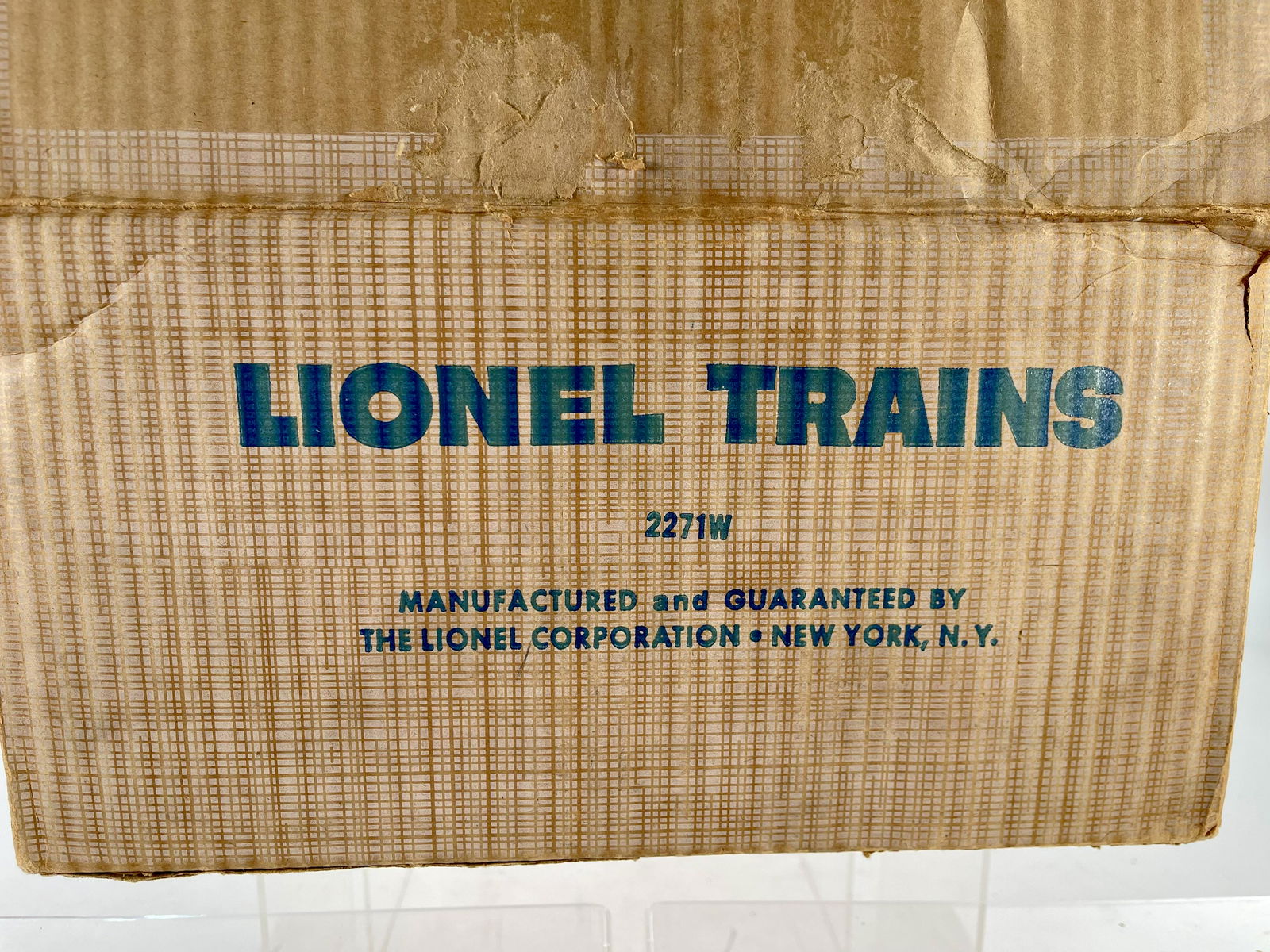 Postwar Lionel O Gauge 2271W Set Box Only from 1956: Postwar Lionel O Gauge 2271W Set Box Only from 1956 [no contents with this lot] with moderate wear. Examine photos closely. The sides are strong but the flaps have some weakness. The set box from 1956