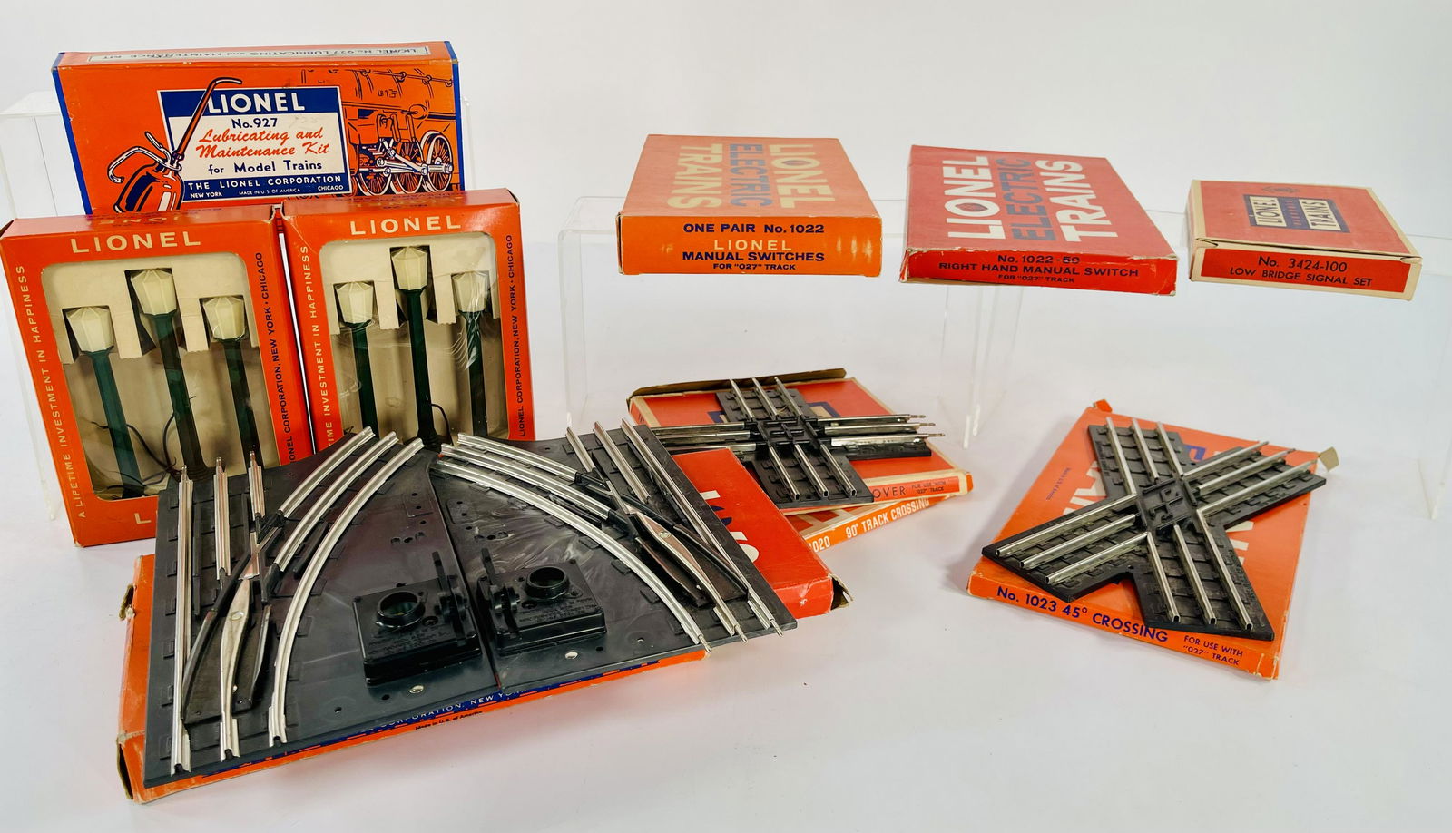 Postwar Lionel O Gauge Switches, 76 Boulevard Lamps and (1 of 4)