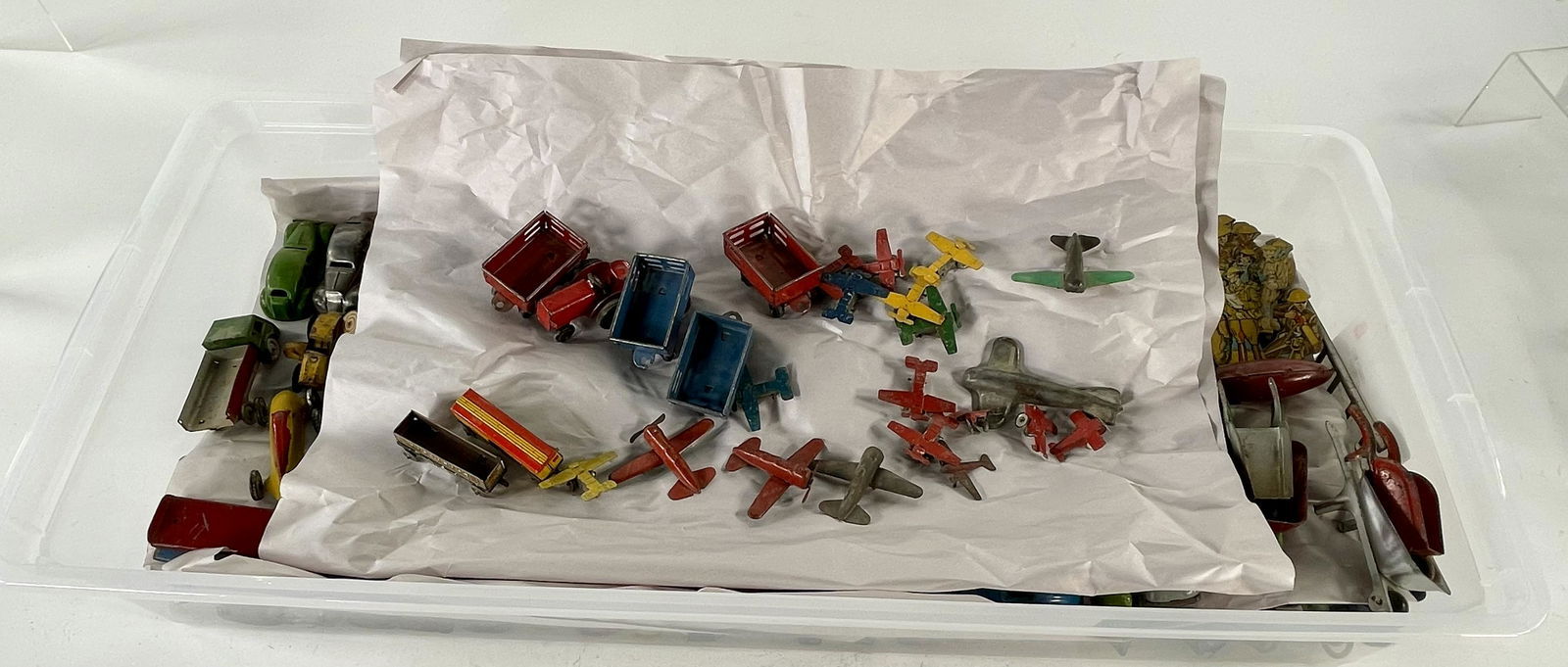 Huge Assortment of Small Items- Please examine pictures (1 of 5)