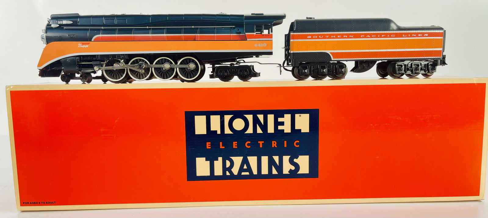 New Lionel O Gauge Southern Pacific Daylight GS – 2 Locomotive and Tender (1 of 6)