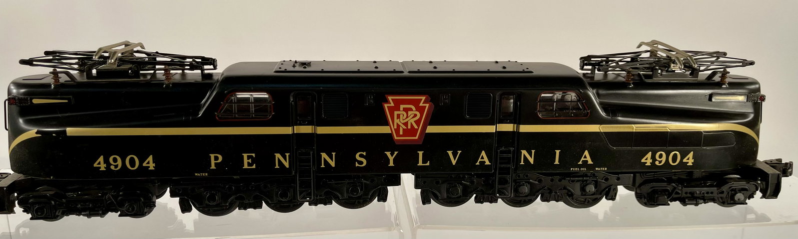 Weaver O Gauge GG1 Green: Weaver O Gauge GG1 Green, with the 4904 Pennsylvania marking green GG1 in running order and in C8 condition given the approximate 3/4 inch horizontal missing gold stripe.