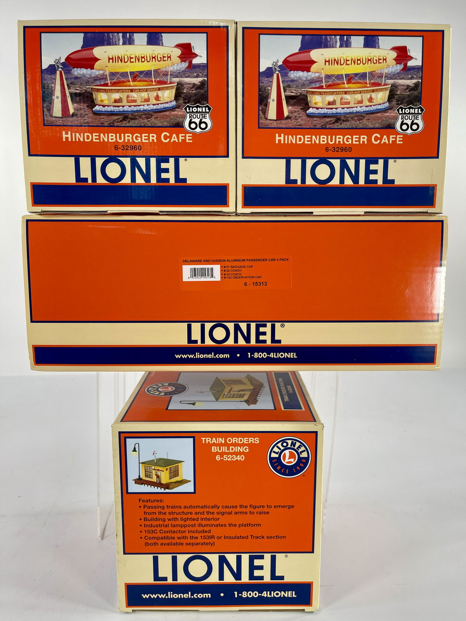 New Lionel Four (4) Assorted Accessories (1 of 4)