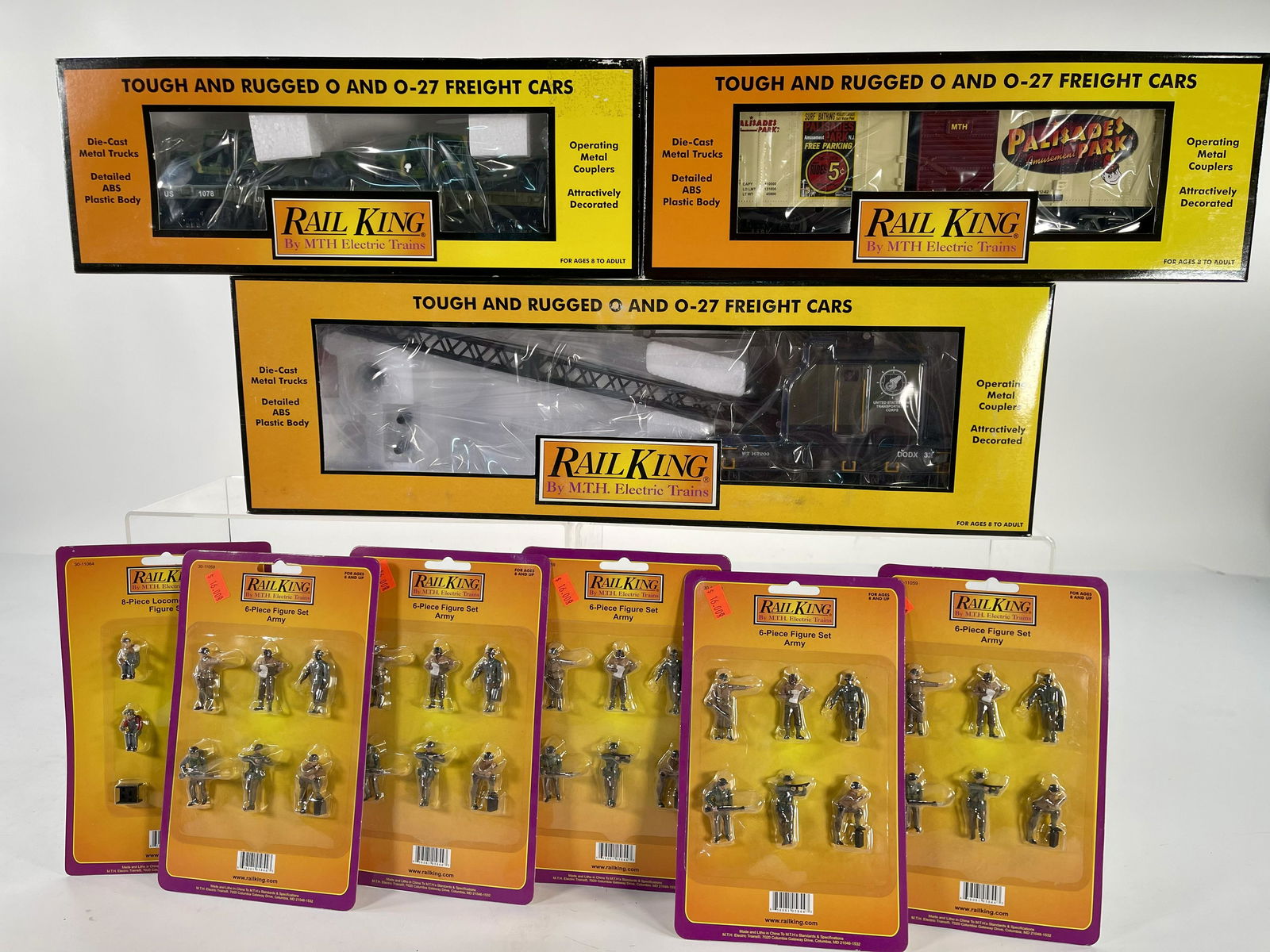 MTH O Gauge Three (3) Assorted Freight Cars and 6-Piece Action Figure Set X6 (1 of 8)
