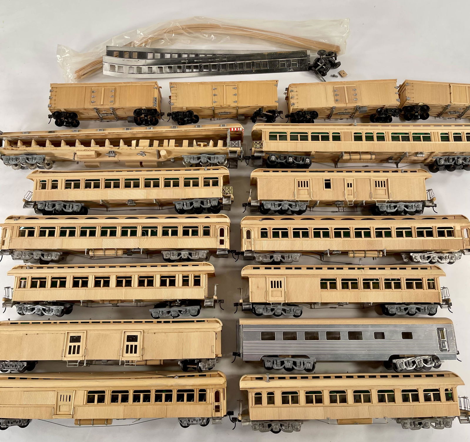 Unknown Manufacturer O Gauge of Twelve (12) Assorted Wood Passenger Cars and Four (4) Assorted Wood (1 of 7)