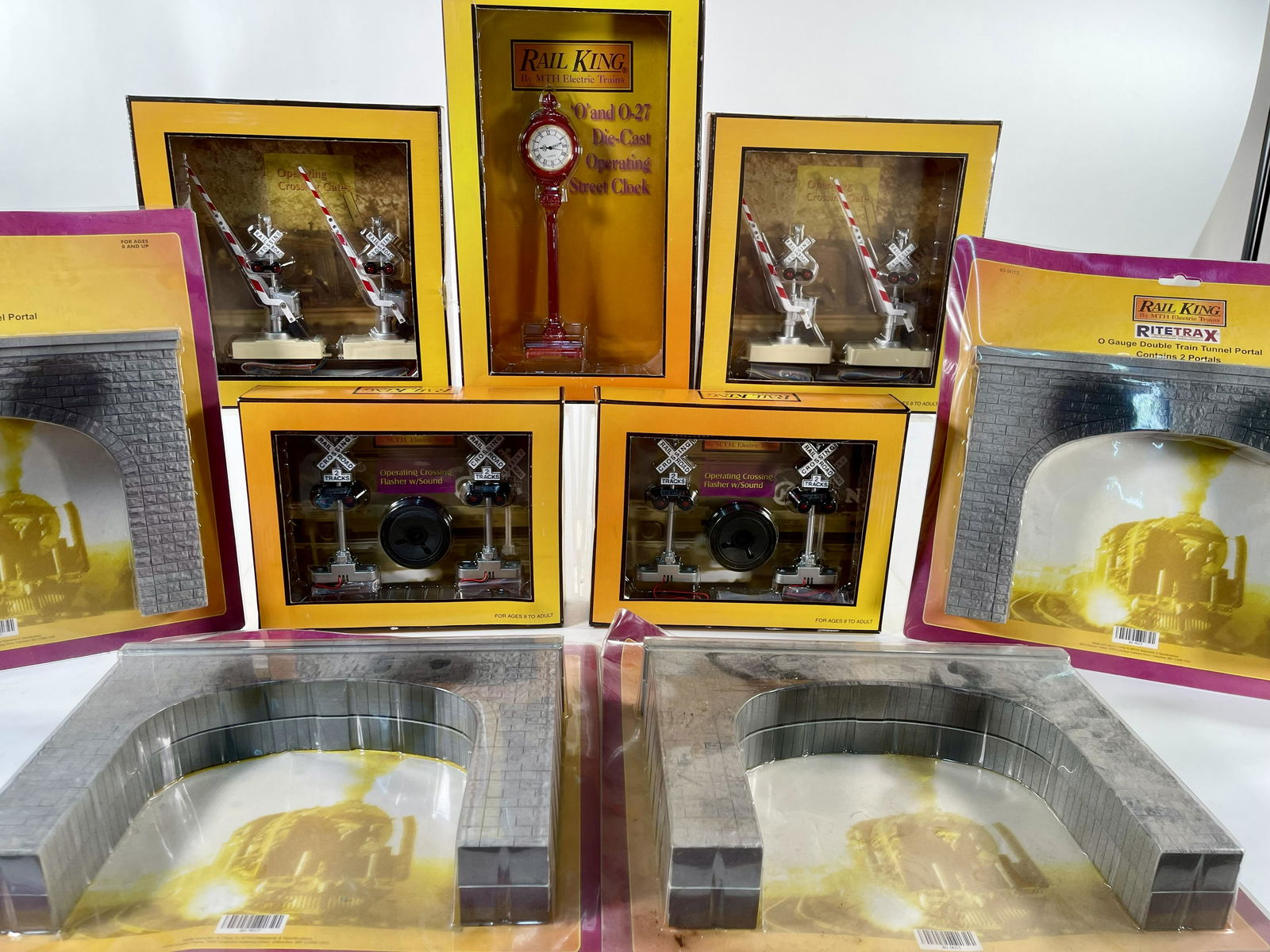 MTH Rail King O Gauge Scale Crossing Flasher with Sound X3, Scale Crossing Gates, Operating Diecast: MTH Rail King O Gauge Scale Crossing Flasher with Sound X3, Scale Crossing Gates, Operating Diecast Street Clock and Double Train Tunnel Portal (contains 2 portals in each packet) X4, all in original