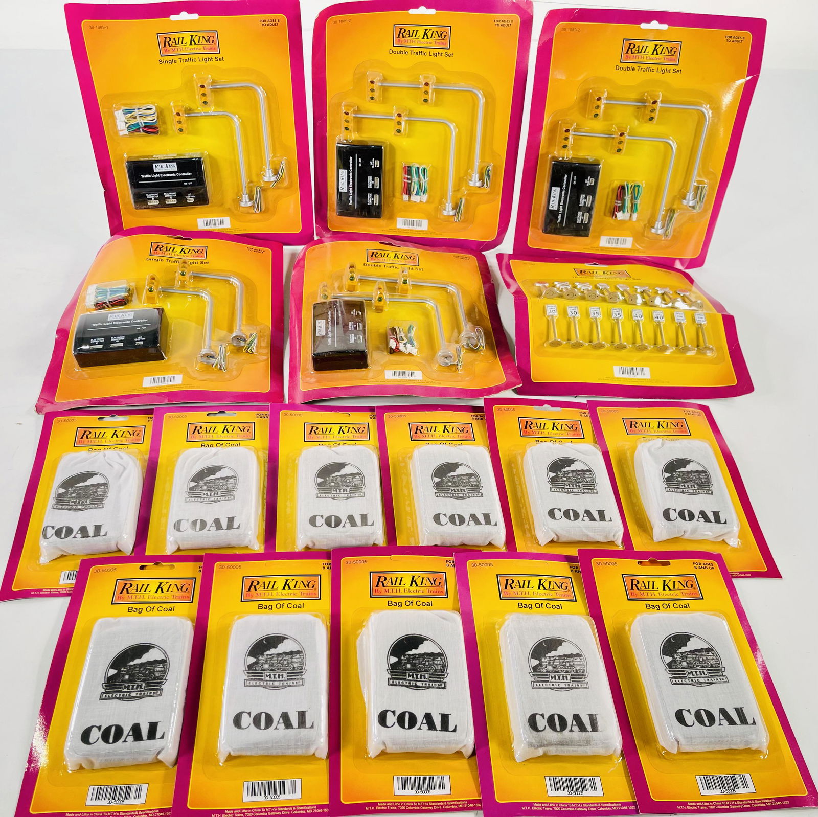 Mth Rail King O Gauge Trackside Accessories And Coal Packets