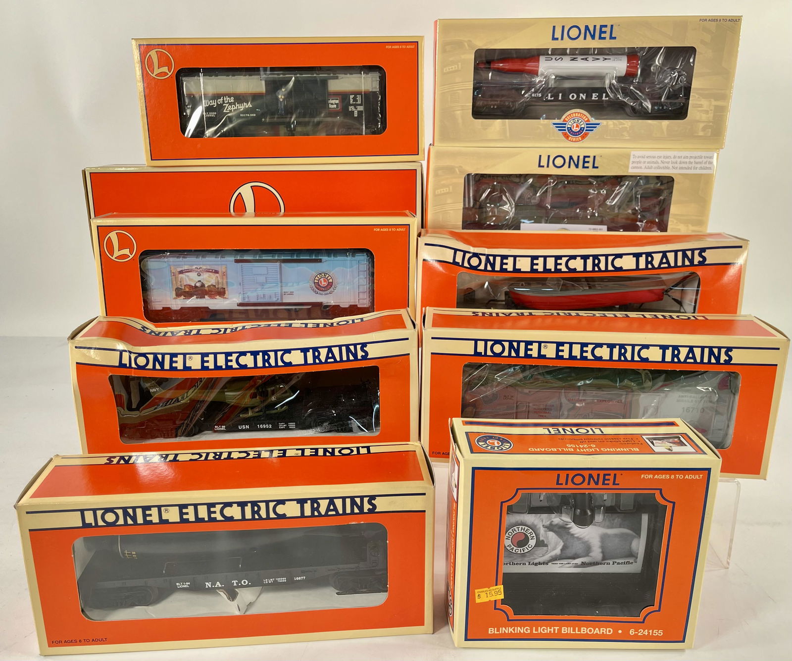 New Lionel O Gauge Nine (9) Assorted Freight Cars and Blinking Light Billboard (1 of 11)