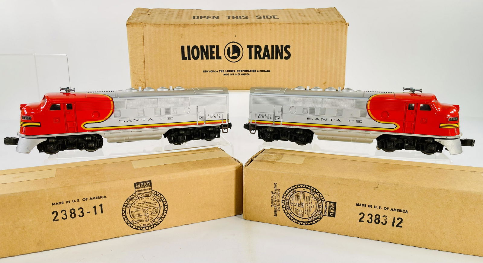 Postwar Lionel O Gauge 2383 Santa Fe F3 AA Units Powered and Nonpowered (1 of 9)