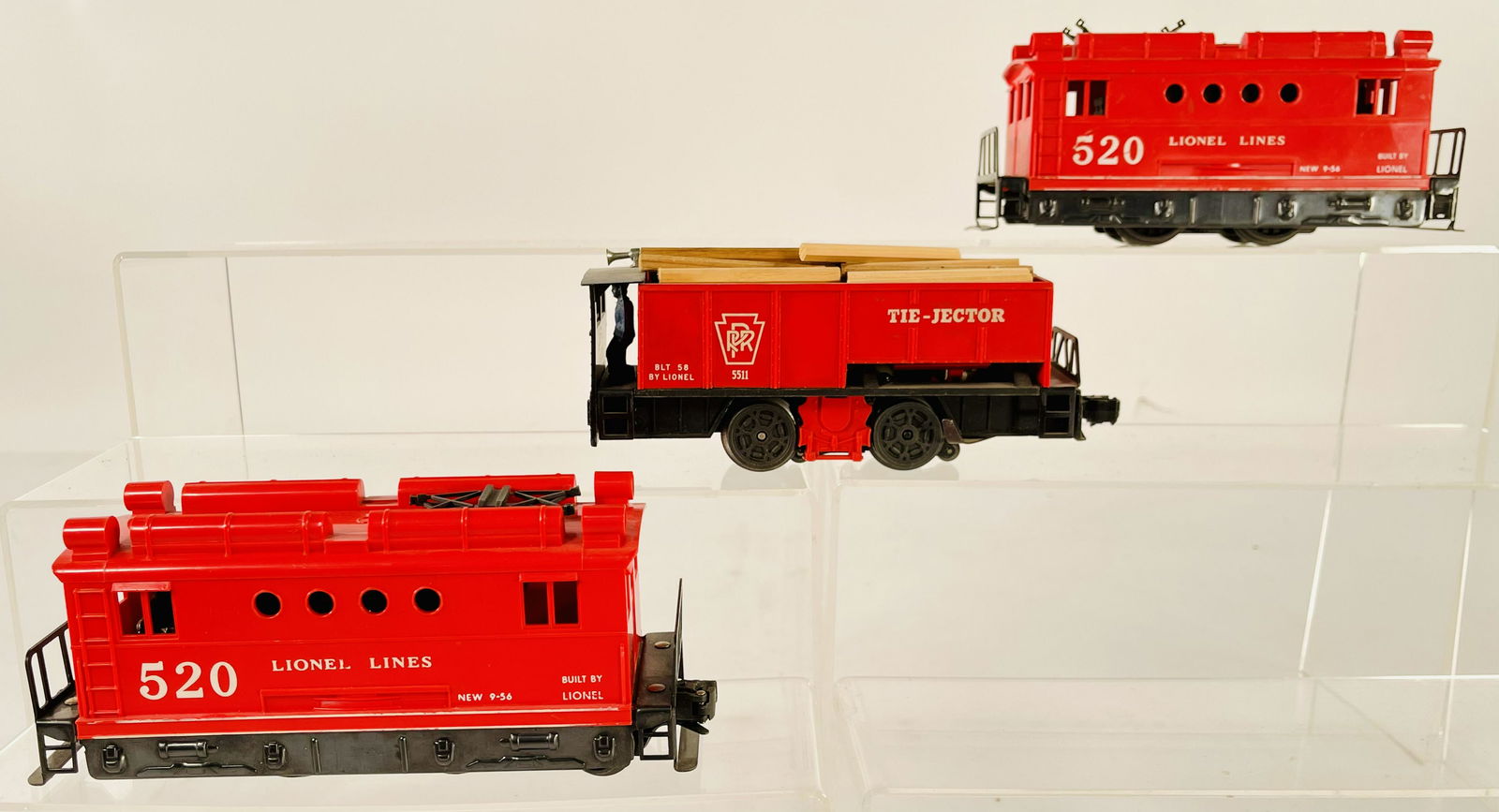 Postwar Lionel O Gauge 520 electric loco X2 and 5511 Tie-Jector (1 of 5)