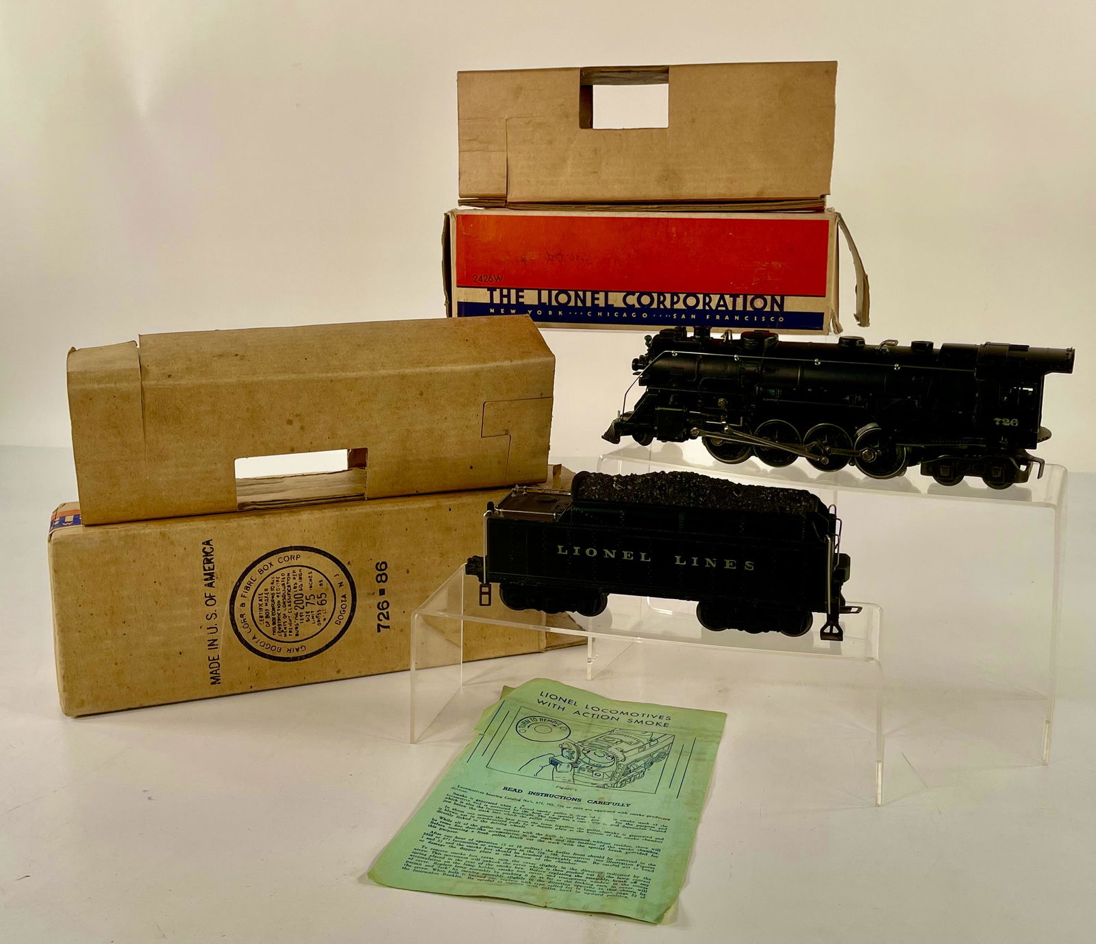 Postwar Lionel O Gauge 726 Loco and 2426W Tender (1 of 16)