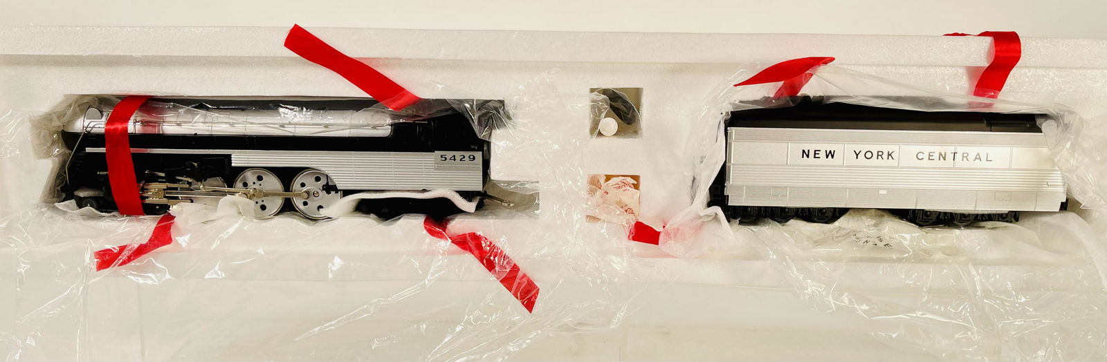 MTH O Gauge NYC Locomotive and Tender (1 of 3)