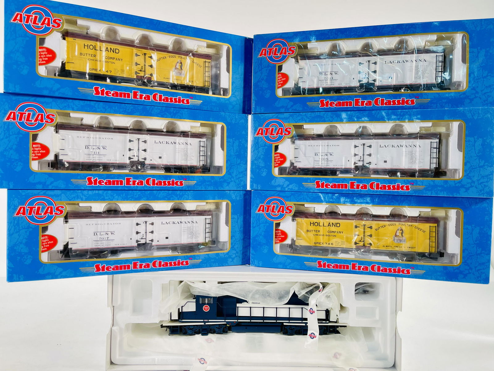 Atlas O Gauge Missouri Pacific GP – 35 Locomotive Unpowered and Six (6) Assorted Freight Cars (1 of 7)