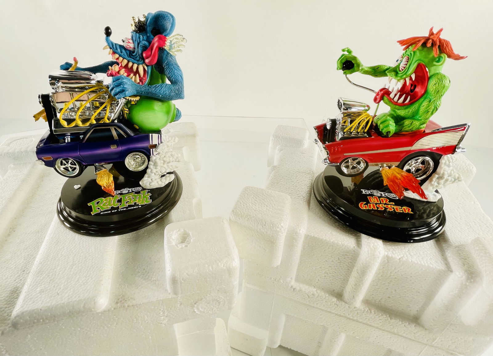 Danbury Mint Ed Big Daddy Roth Statue X2, in original styrofoam packing and in C10. Examine pictures (1 of 3)