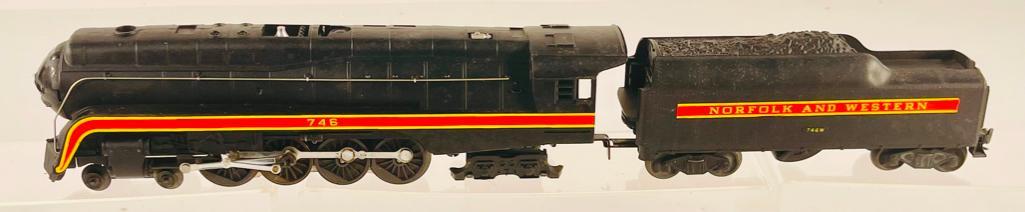 Lionel Postwar 746 Loco and 746W Tender: Lionel Postwar 746 Loco and 746W Tender, both in C7 plus overall. The Loco has been lubricated and runs.