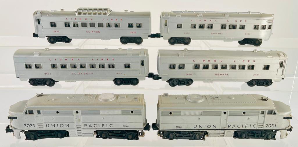 Lionel Postwar 2033 Alco Units with Four (4) Red Lettered Silver Passenger Cars (1 of 10)