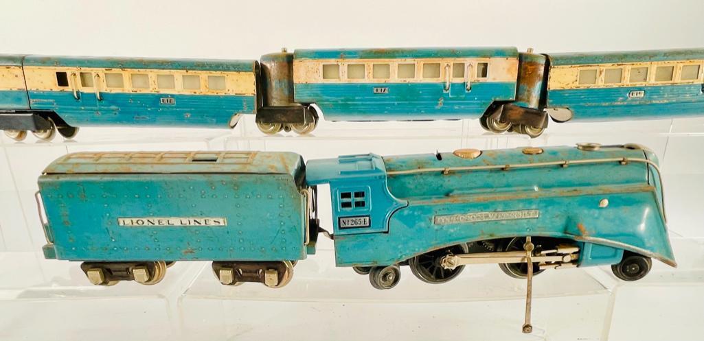 Lionel Prewar O Gauge 265E Blue Comet Loco and Tender with Three (3) Passenger Cars/Vestibules: Lionel Prewar O Gauge 265E Blue Comet Loco and Tender with Three (3) Passenger Cars/Vestibules, with overall C5 for the Blue Comet Set given the rust appearing on the roofs from moisture