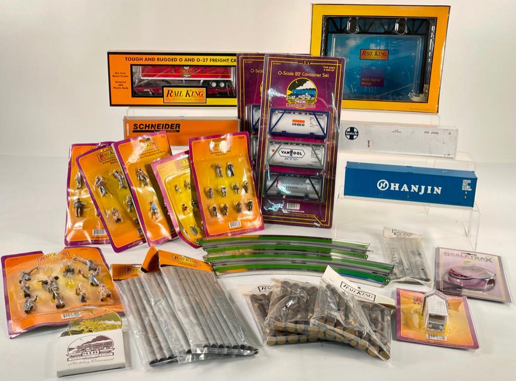 MTH Sheetz – Coffeez flat car with trailer, 450 Signal Bridge and miscellaneous MTH plastic (1 of 17)