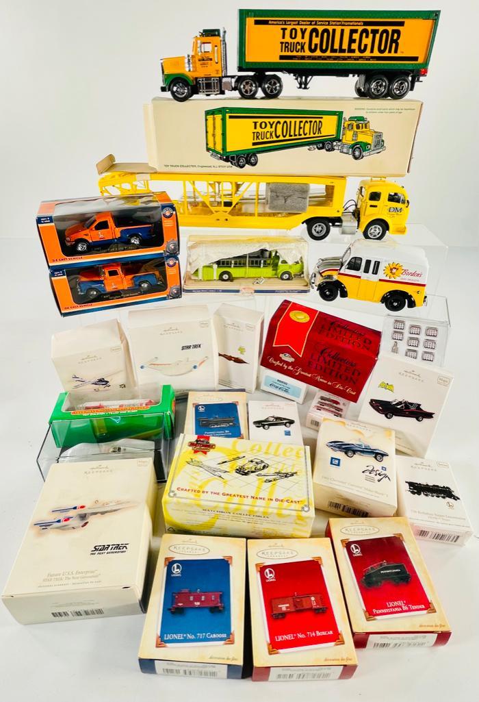 Lionel Small Truck X2, Miscellaneous Christmas ornaments and Construction Equipment (1 of 9)