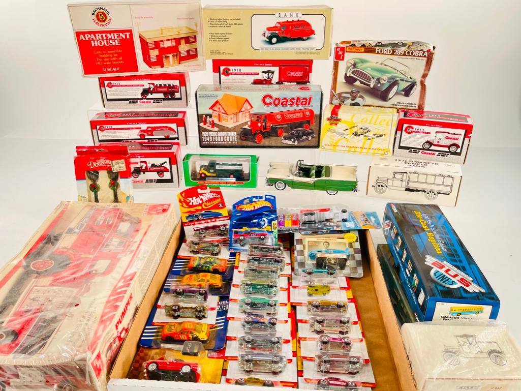Coastal Models and Corgi models and Matchbox: Coastal Models and Corgi models and Matchbox, most in C8 with original packaging. Please review photos to verify condition and the contents of this Lot. This Lot is sold as is with no returns.