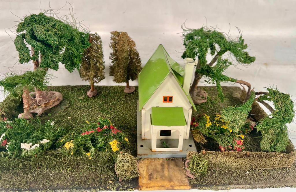 Lionel Prewar #913 Landscaped Bungalow (1 of 6)