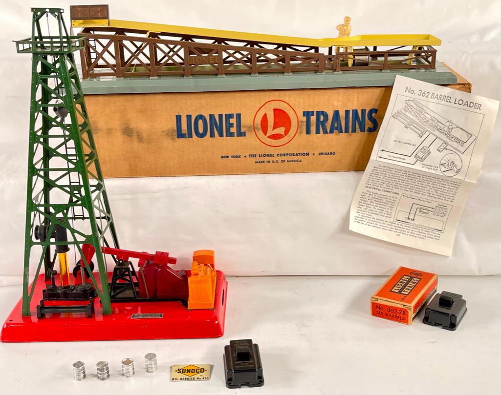Lionel Postwar 362 Barrel Loader and 455 Oil Derrick and Pumper (1 of 7)
