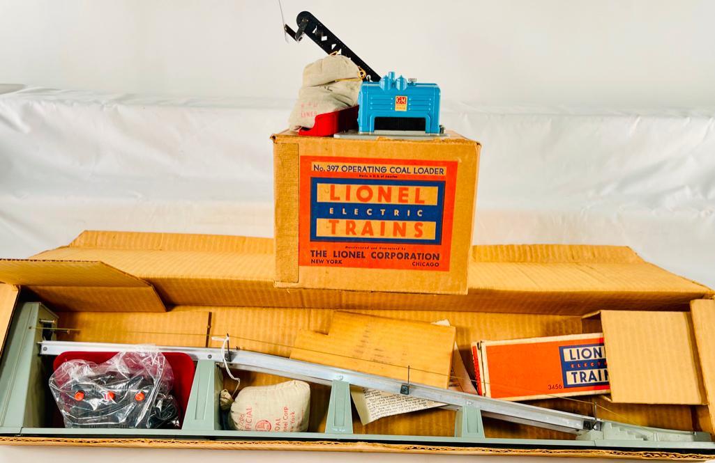 Lionel Postwar 397 Coal Loader with bag of coal and 456 coal ramp with car and coal (1 of 7)