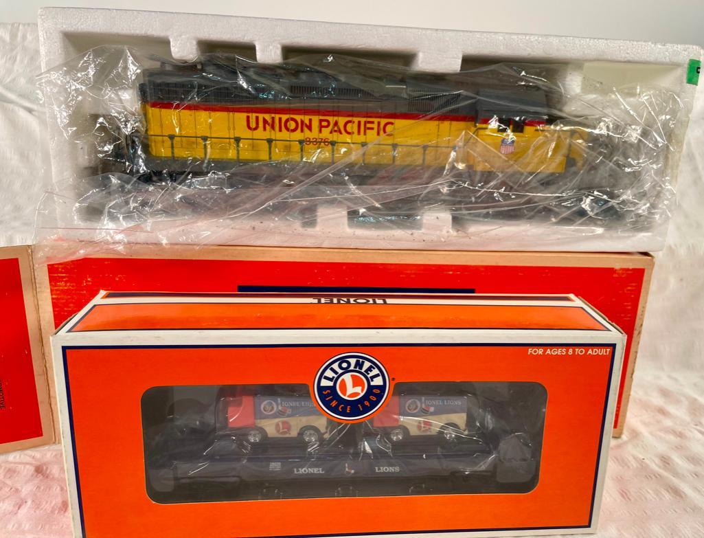 New Lionel Conrail SD  - 40 Diesel Locomotive and Lionel Lions Flat Car with Zamboni (1 of 6)