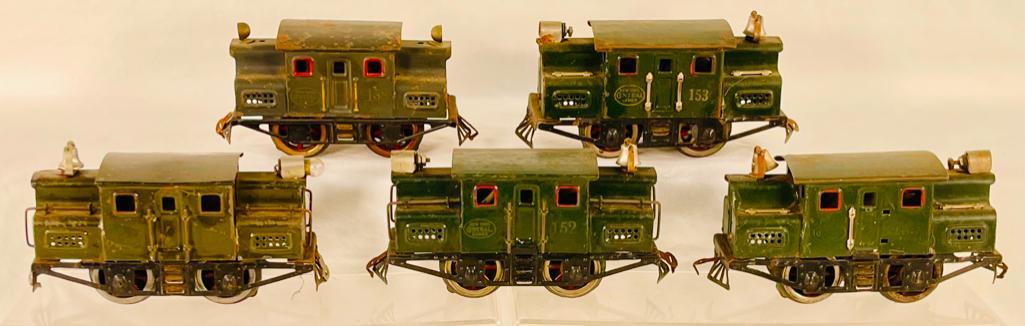 Lionel Prewar O Gauge 152 Dark Green Electric and other Electrics: Lionel Prewar O Gauge 152 Dark Green Electric, Green electric, 153 green electric, 158 gray electric and green electric, all in C4 to C5 overall. There are no returns on this Lot.