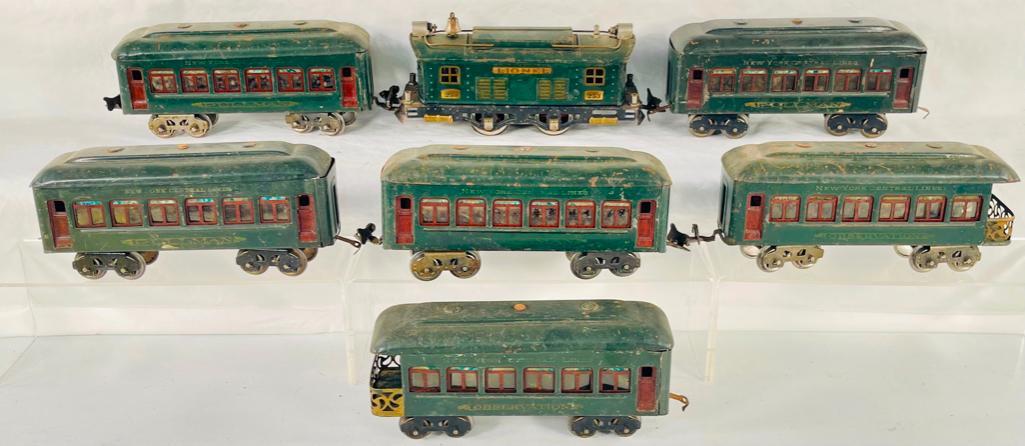 Lionel Prewar O Gauge 253 Dark Green Electric with Six (6) Assorted Green Passenger Cars (1 of 11)