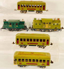 Lionel Prewar O Gauge 254 Olive Green Electric & Three Assorted Passenger Cars & 156 Maroon electric (1 of 19)