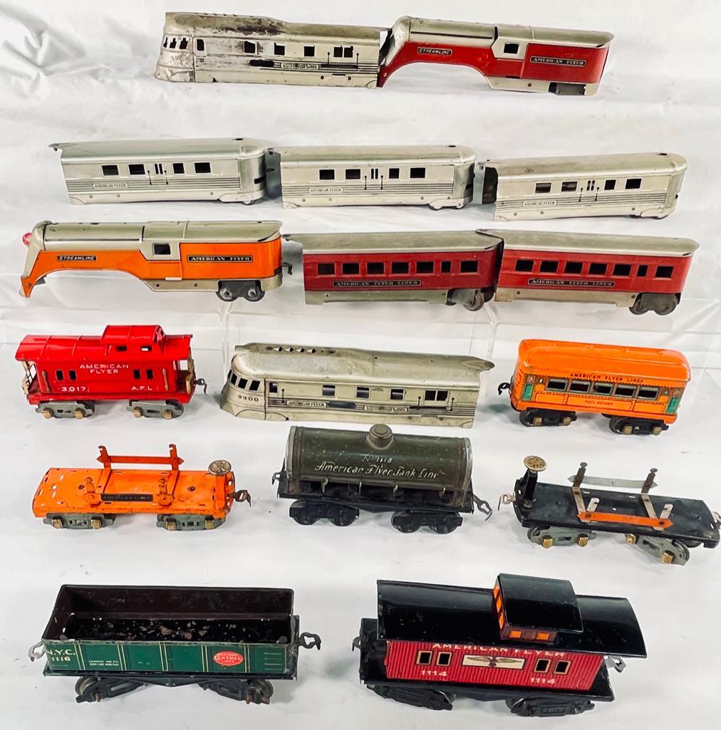 American Flyer Prewar O Gauge 9900 Tin Zephyr & Red/Silver Minnehaha Streamliner & Misc. Cars (1 of 8)