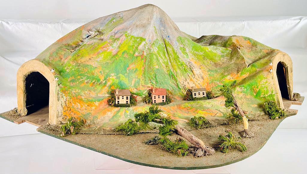 Lionel Prewar O Gauge 916 Tunnel [type II] from 1933 â€“ 42: Lionel Prewar O Gauge 916 Tunnel [type II] from 1933 â€“ 42, in C6 overall given light wear and damage to papier-mchÃ© tunnel. Possibly some after sale cutouts to the plywood base.