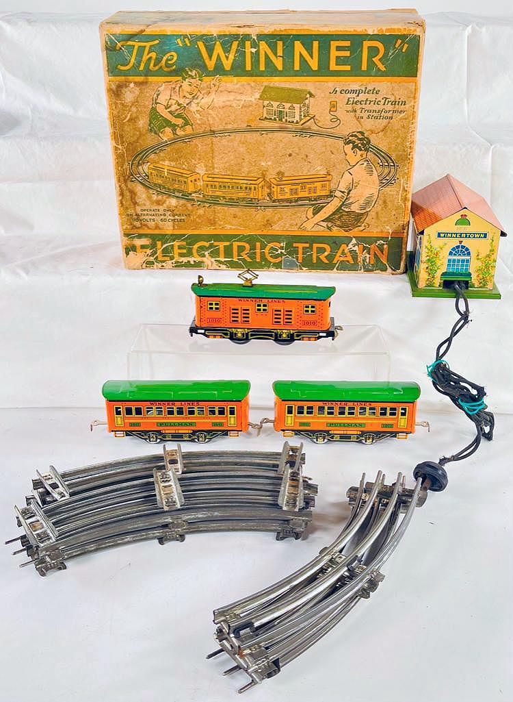 Winner Toy Prewar O Gauge 1000 Outfit with 1010 Loco and Two (2) Passenger Cars w/ Station and Track: Winner Toy Prewar O Gauge 1000 Outfit with 1010 Loco and Two (2) Passenger Cars with Station and Track, with the set grading overall C7 plus with original box that contains track and dividers.