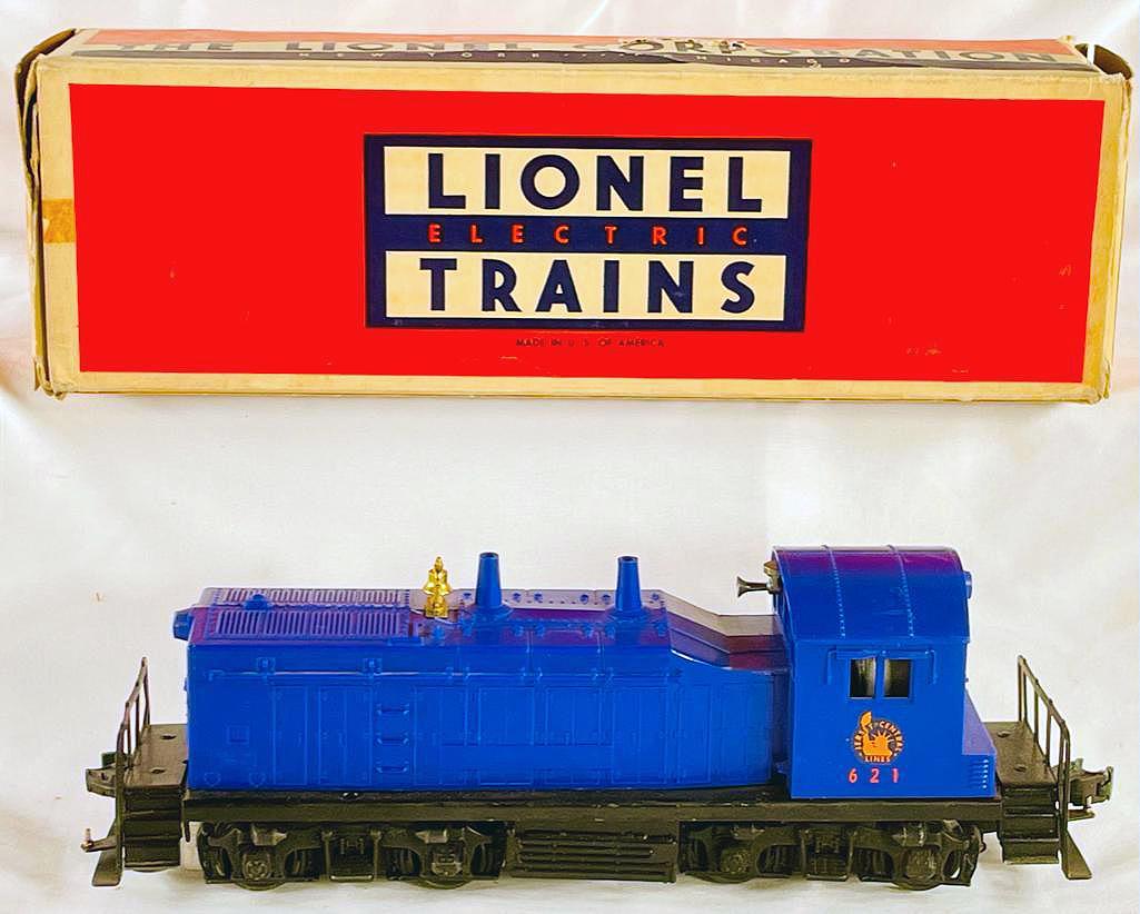 Lionel Postwar 621 New Jersey Central Switcher: Lionel Postwar 621 New Jersey Central Switcher, in C7 and original box that shows light wear.