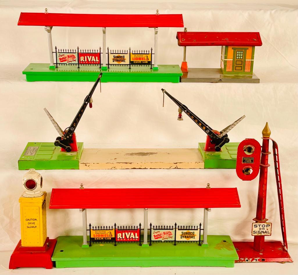 Lionel Prewar Standard Gauge 83 Traffic and Crossing Signal, 47 Automatic Crossing Gate (1 of 11)