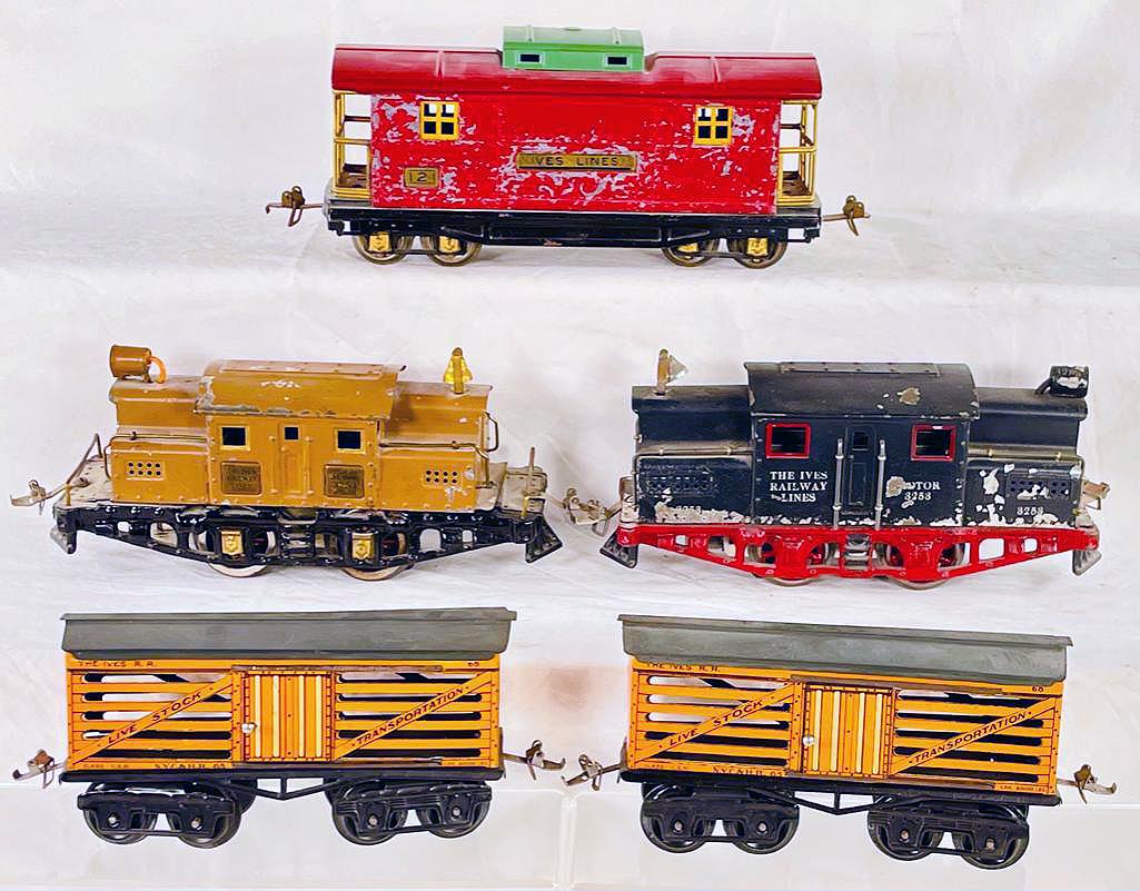 Ives Prewar O Gauge 3258 Red/Black Electric, 3254 Tan Electric, 121 Red/Peacock Caboose and 65 Car (1 of 8)