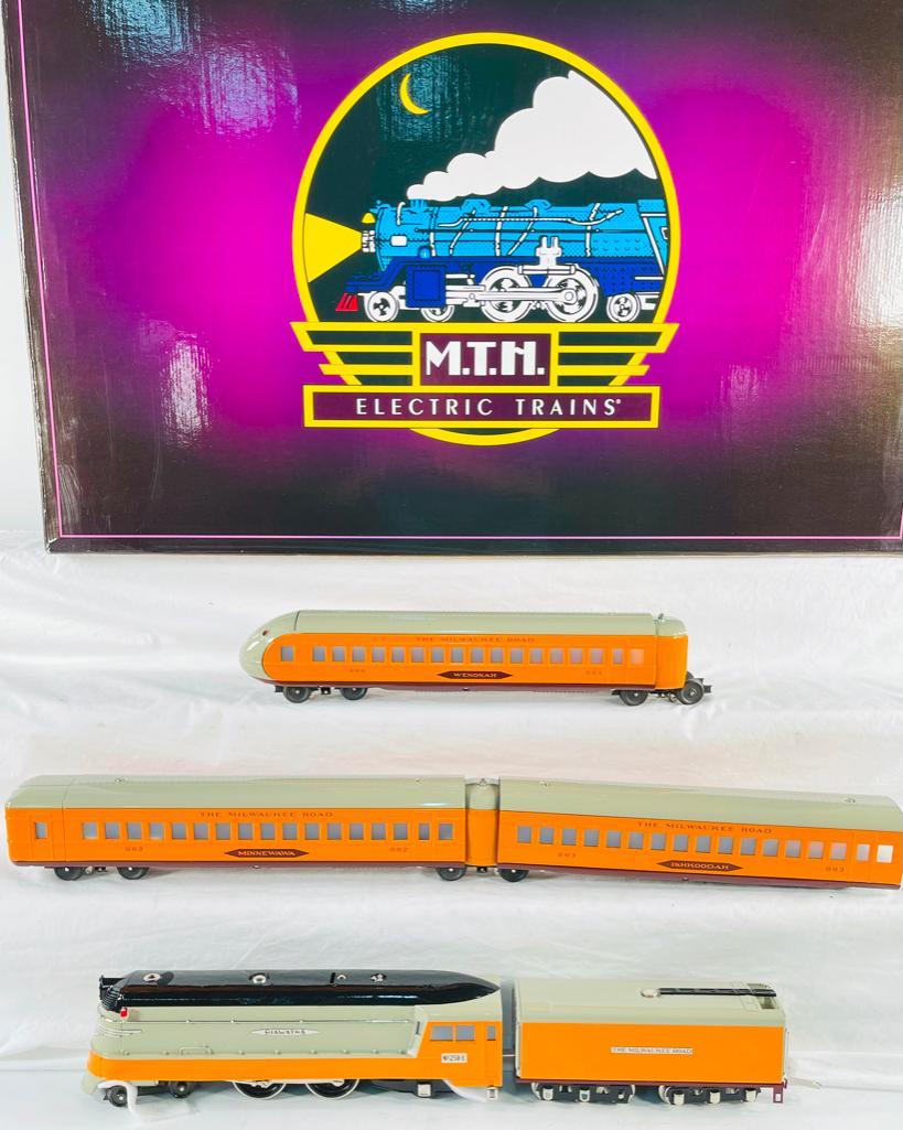 MTH O Gauge Milwaukee Road Hiawatha Set (1 of 10)