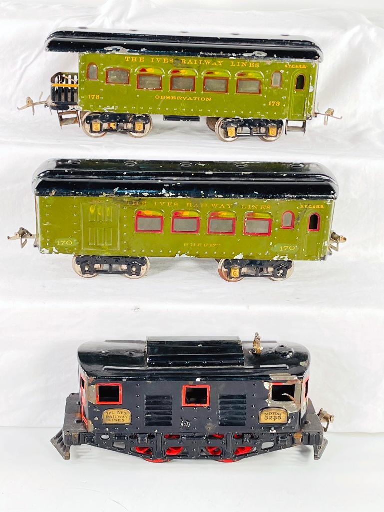 Ives Prewar Wide Gauge 3235 Brass Plated Electric and 170/173 Passenger Cars (1 of 4)
