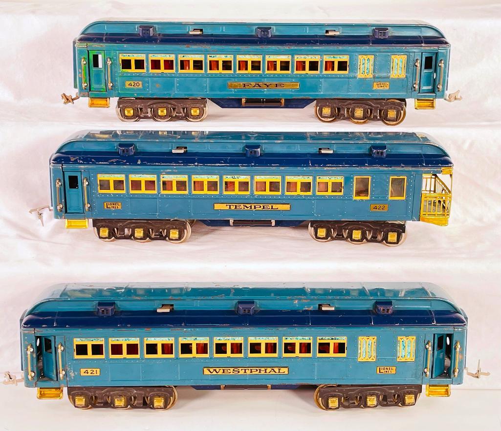 Lionel Prewar Standard Gauge of 420/421/422 Blue Comet Passenger Cars: Lionel Prewar Standard Gauge of 420/421/422 Blue Comet Passenger Cars, in C6 or better overall.