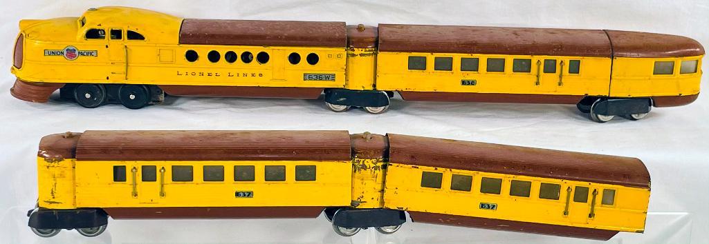 Lionel Prewar O Gauge Yellow/Brown City of Denver Streamliner and Passenger Cars: Lionel Prewar O Gauge Yellow/Brown City of Denver Streamliner and Passenger Cars, including 636W Electric with 637- 637- 638 Yellow/ Brown Passenger Cars with Three (3) Vestibules, all in overall C5. 