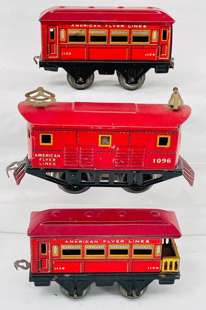 American Flyer Prewar O Gauge 1096 Red Box Electric Loco with Two Assorted 1100 Series Passenger Car (1 of 6)