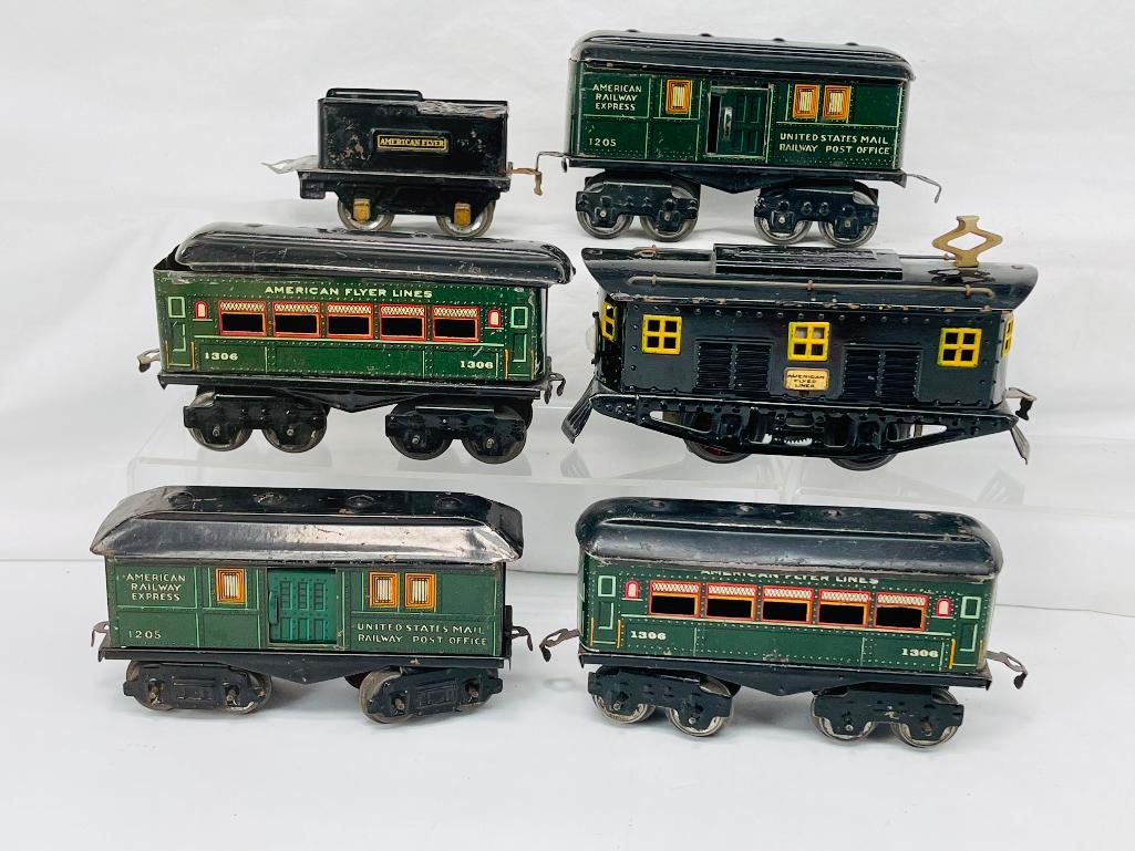 American Flyer Prewar O Gauge 3012 Black New Haven Electric Loco with Yellow Windows and Cars: American Flyer Prewar O Gauge 3012 Black New Haven Electric Loco with Yellow Windows and 1205 - 1206 - 1207 Passenger Cars, in C5 overall. The 3012 is missing parts as indicated from the pictures.