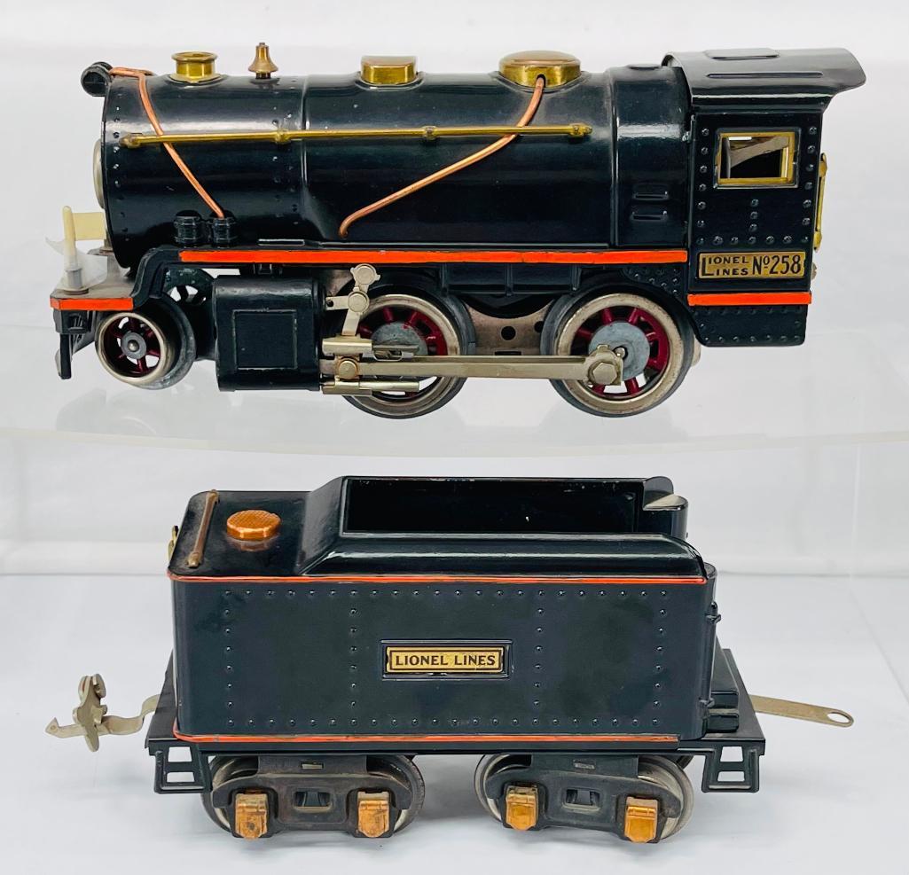 Lionel Prewar O Gauge 258 Loco Black/Orange Stripe and Black/Orange Stripe Tender: Lionel Prewar O Gauge 258 Loco Black/Orange Stripe and Black/Orange Stripe Tender, in C7 overall condition.