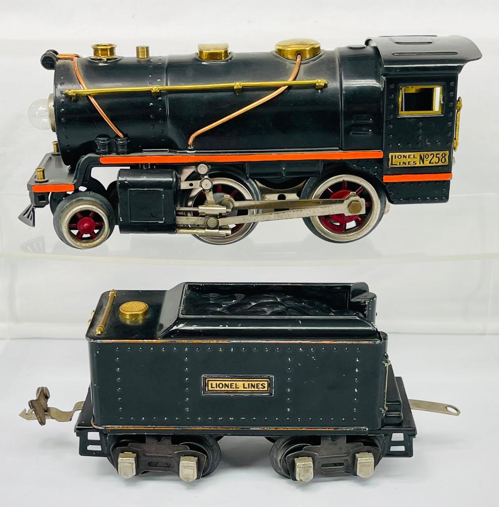 Lionel Prewar O Gauge 258 Black/Orange Stripe Loco and 257T Black Orange Stripe Tender: Lionel Prewar O Gauge 258 Black/Orange Stripe Loco and 257T Black Orange Stripe Tender, in C6 plus or better overall condition.