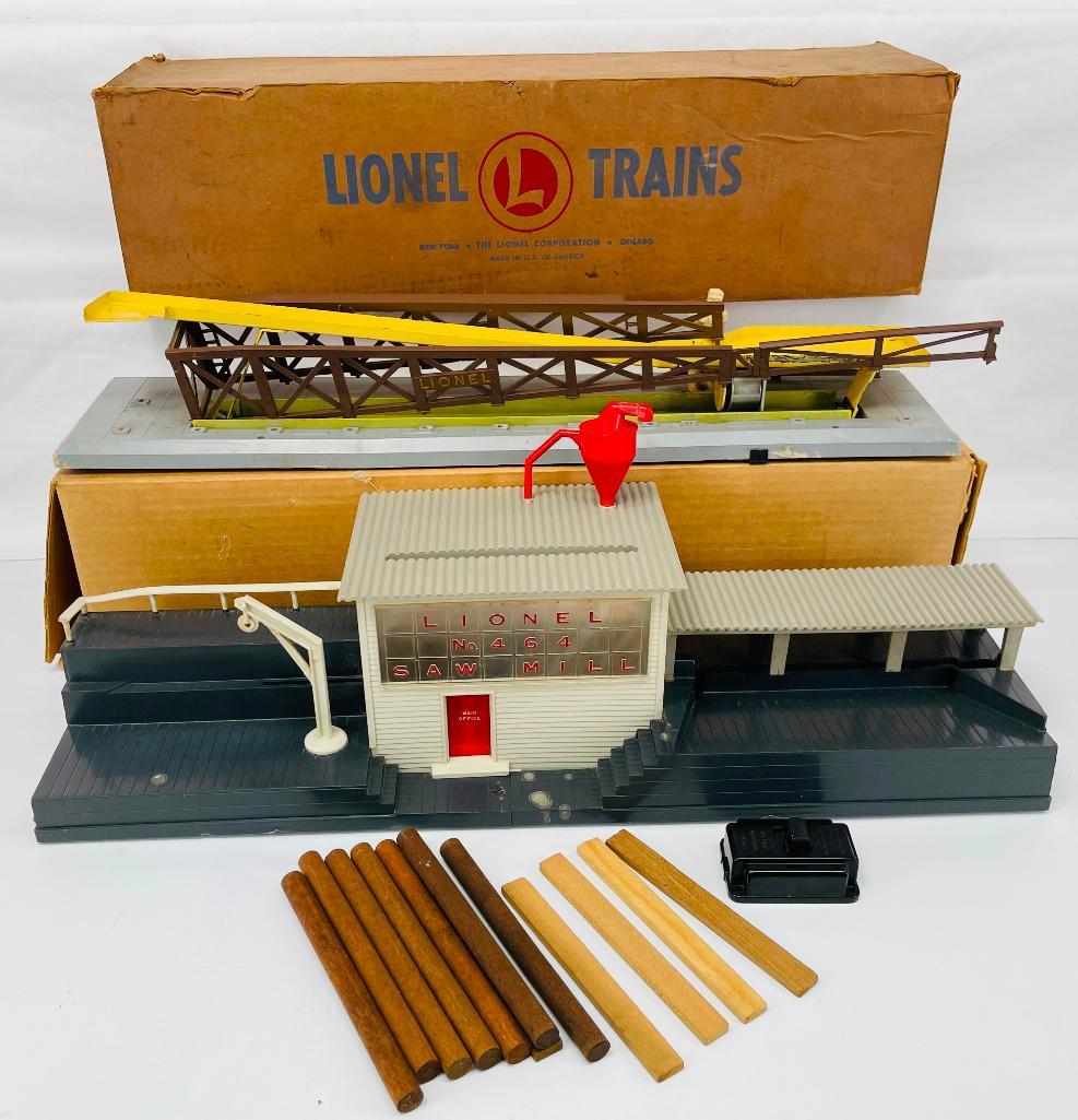 Lionel Postwar O Gauge 464 Lumber Mill and 362 Barrel Loader (1 of 8)