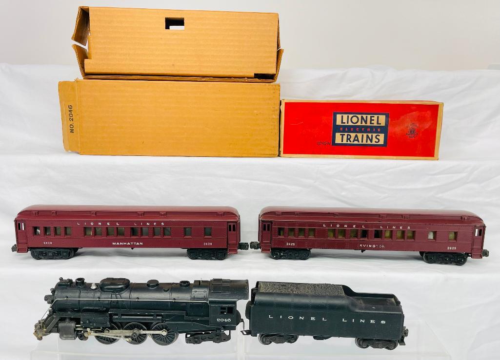 Lionel Postwar O Gauge 2046 Locomotive/2046W Tender and 2625/2628 Madison Passenger Cars (1 of 19)